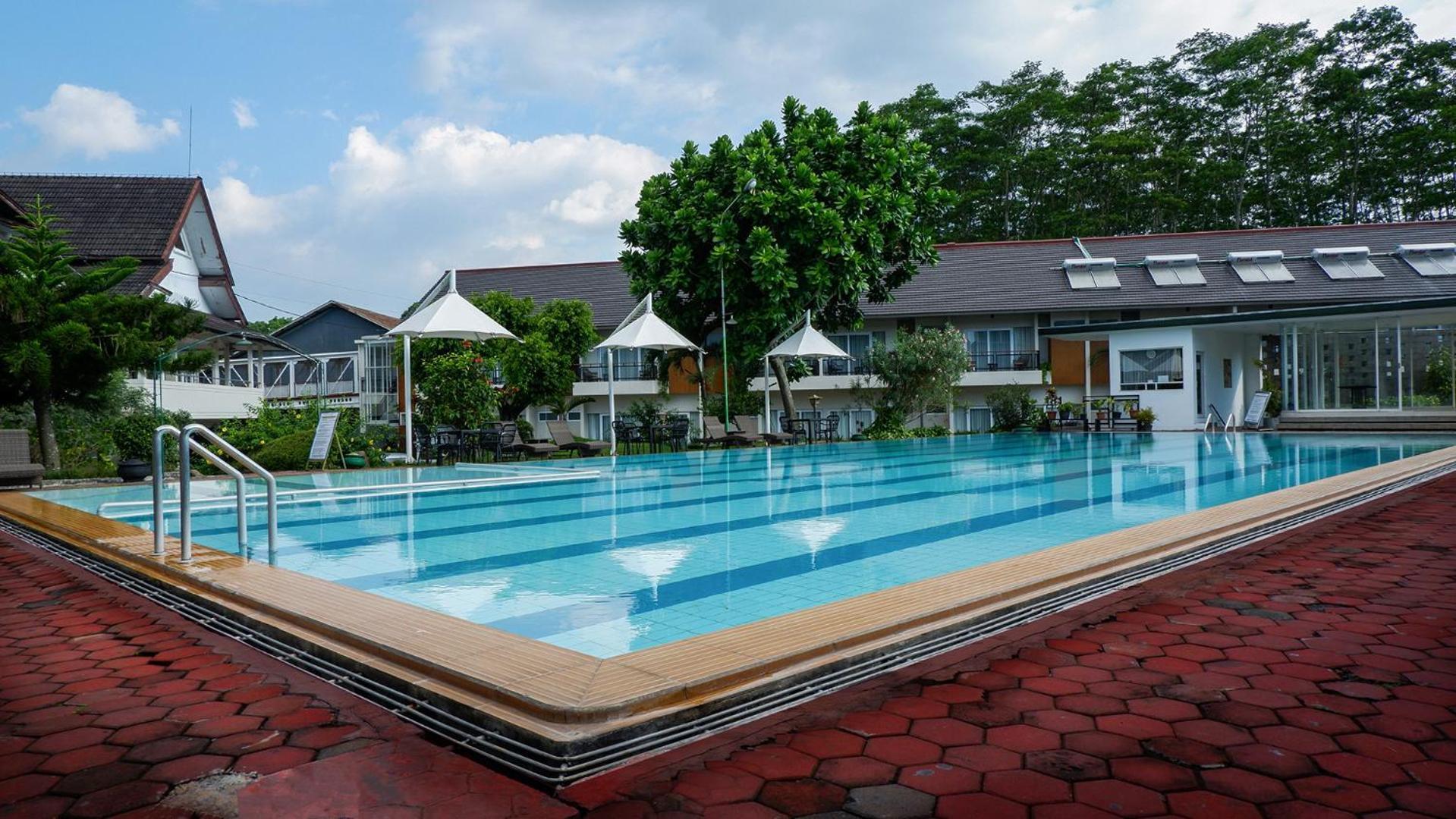 Front One Resort Magelang Exterior foto